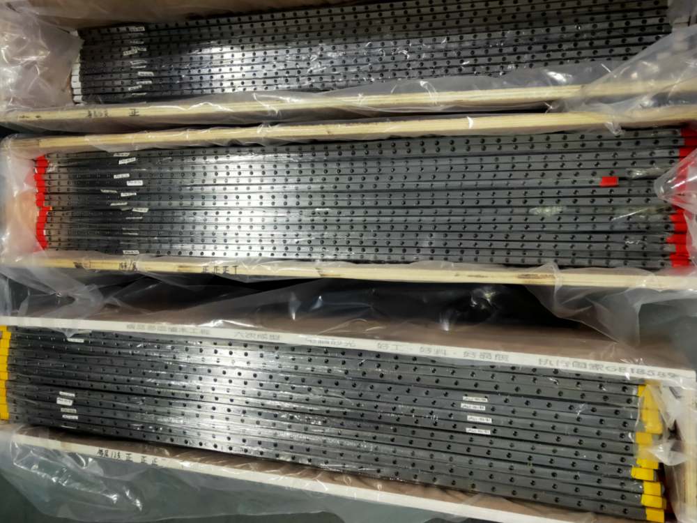 達沃鑫微型導(dǎo)軌存放區(qū)